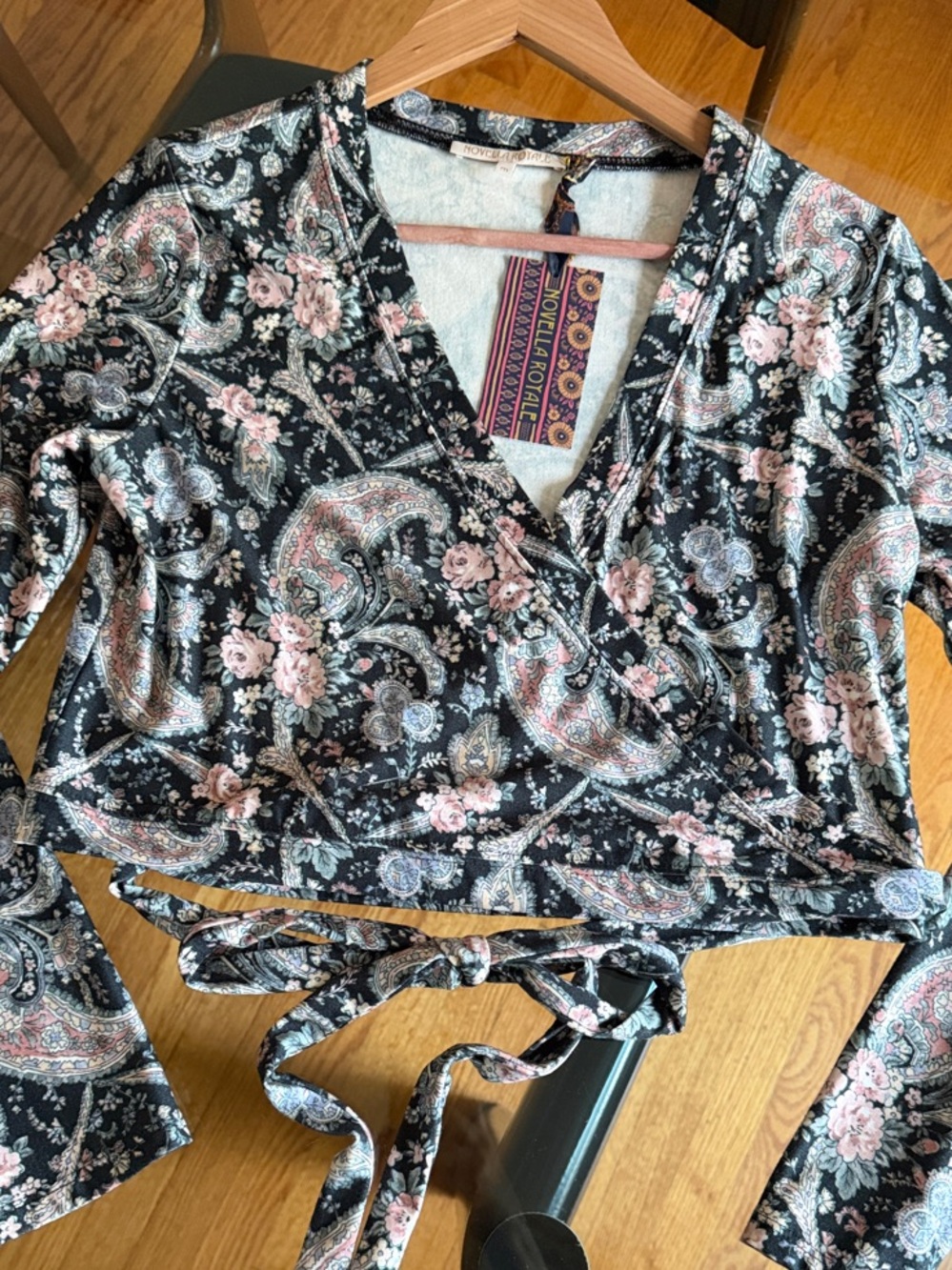 Novella Royale Black Floral Paisley Wrap Crop Top sz M